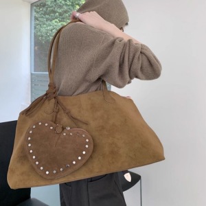Casual Style Studded Rivet Suede Women's Heart Crossbody Bags h5 Picture2