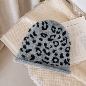 Simple Series Retro Leopard Print Polyester Beanie h5 Picture2