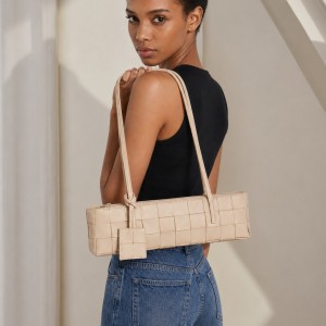 Casual Style Woven Solid Color Woven Pu Women's East-West Shoulder Bags h5 Picture3