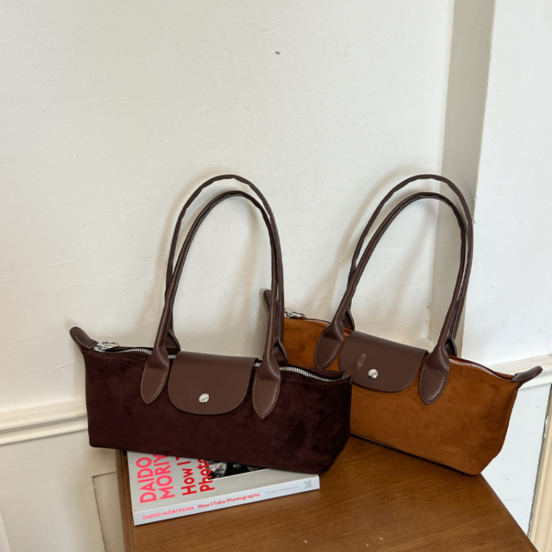 Casual Style None Solid Color Suede Women's Square Shoulder Bags Picture4