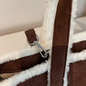 Casual Style Fluffy Solid Color Suede Women's Square Tote Bags h5 Picture9