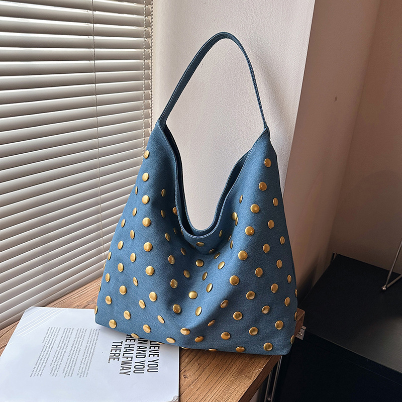 Casual Style Metal Hardware Studded Solid Color Rivet Cotton Women's Square Shoulder Bags Picture2