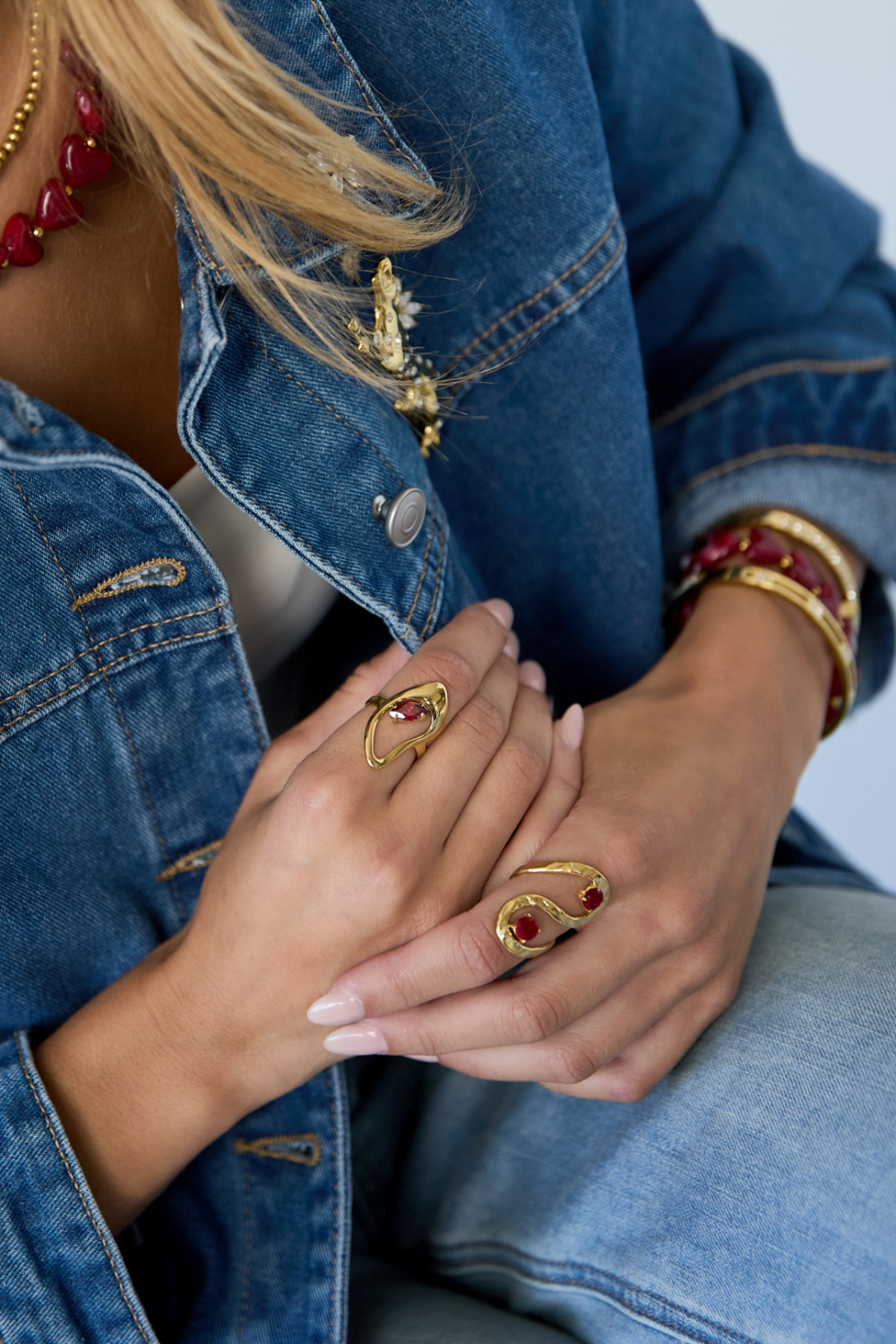 Minimalistische Ringen Van Roestvrij Staal Met Een Onregelmatige Vorm, Casual En Eenvoudig Voor Dagelijks Gebruik. Damessieraden Uit Deze Serie. Afbeelding2