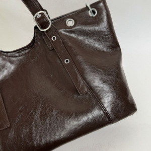 Streetwear Style Metal Hardware Solid Color Hollowed-Out Pu Women's Tote Bag h5 Picture5