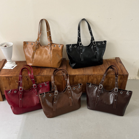 Streetwear Style Metal Hardware Solid Color Hollowed-Out Pu Women's Tote Bag 2