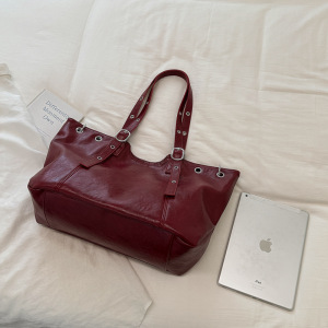 Streetwear Style Metal Hardware Solid Color Hollowed-Out Pu Women's Tote Bag h5 Picture3
