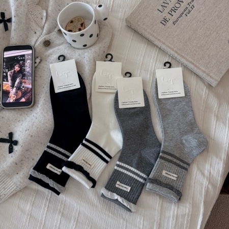 Slight Bounce Basic Stripes Mid-Calf Socks