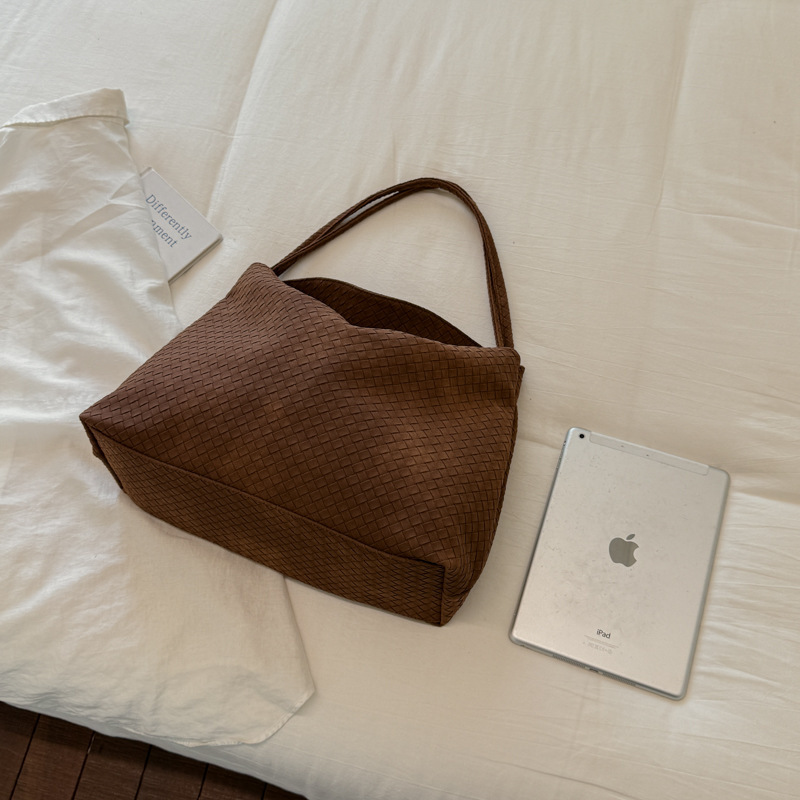 Minimalist Style Woven Solid Color Suede Women's Shoulder Bags Picture4