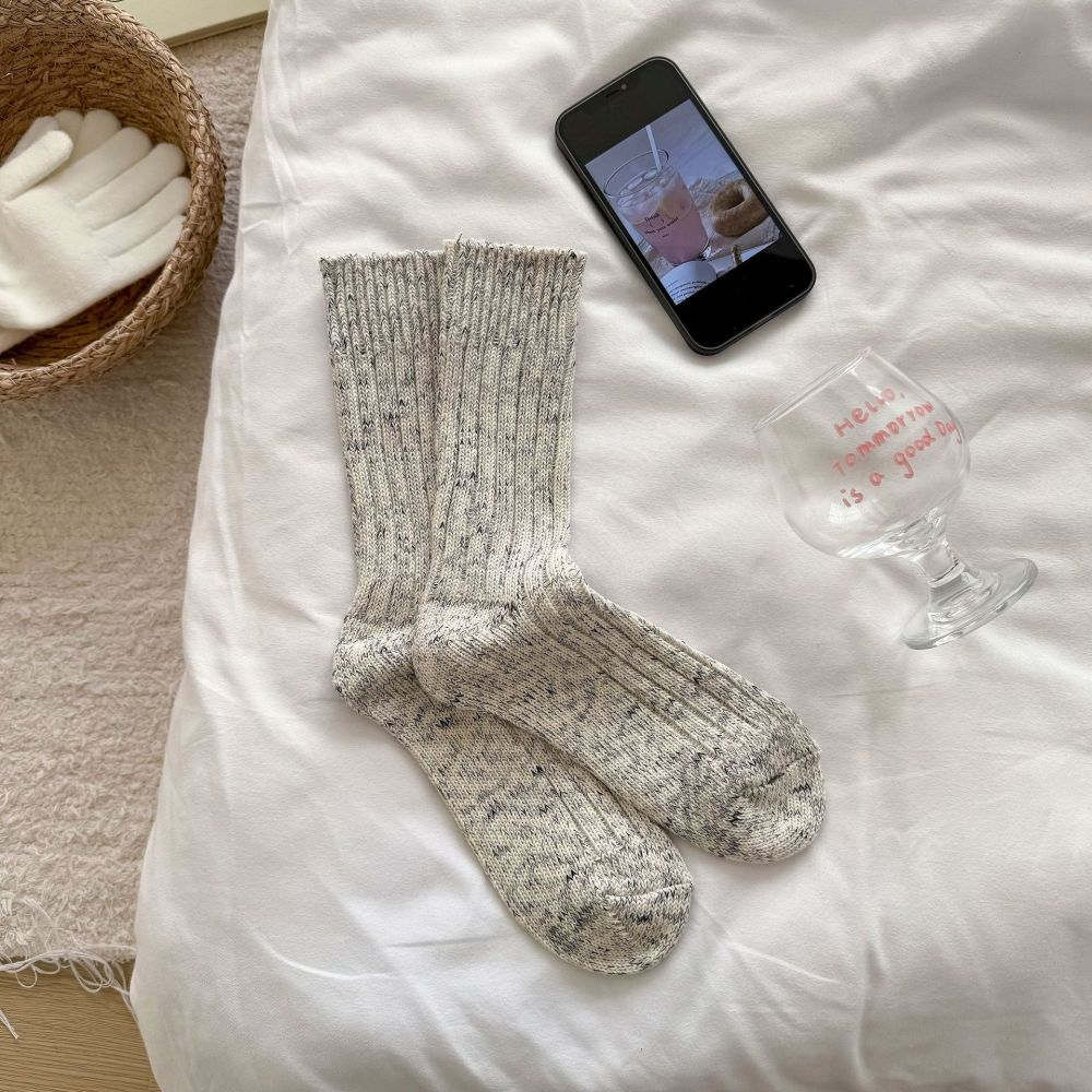 Women's Slight Bounce Basic Solid Color Mid-Calf Socks
