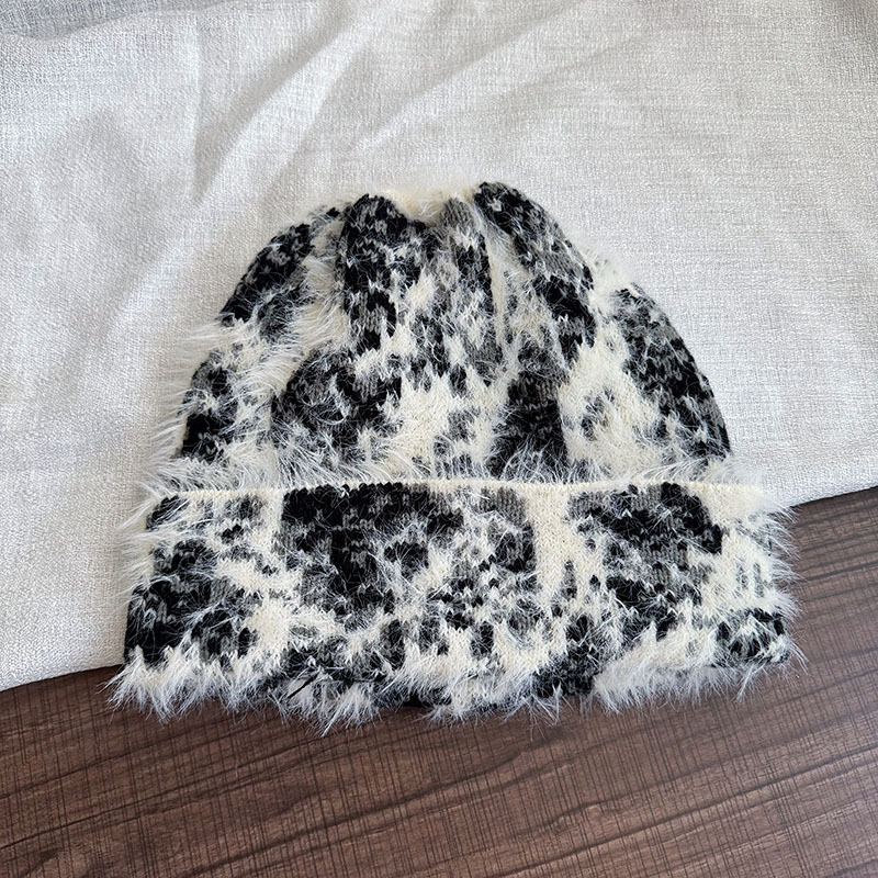 Simple Series Retro Key Mixed Color Animal Print Polyester Beanie Picture5