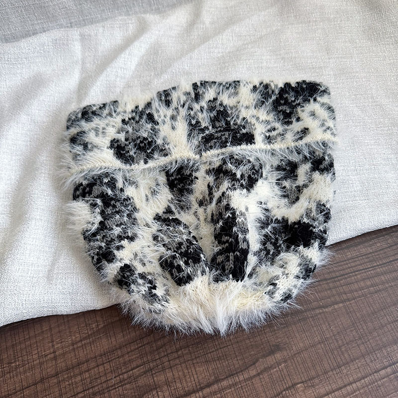 Simple Series Retro Key Mixed Color Animal Print Polyester Beanie Picture6