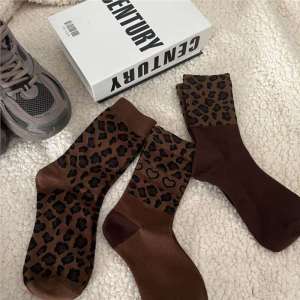 Women's Retro Solid Color Heart Leopard Print Mid-Calf Socks h5 Picture2