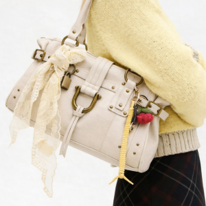 Streetwear Style Metal Hardware Studded Solid Color Key Rivet Premium Quality Pu Women's Square Handbags h5 Picture3