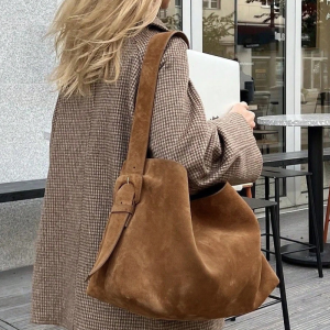 Casual Style None Solid Color Suede Women's Square Shoulder Bags h5 Picture3