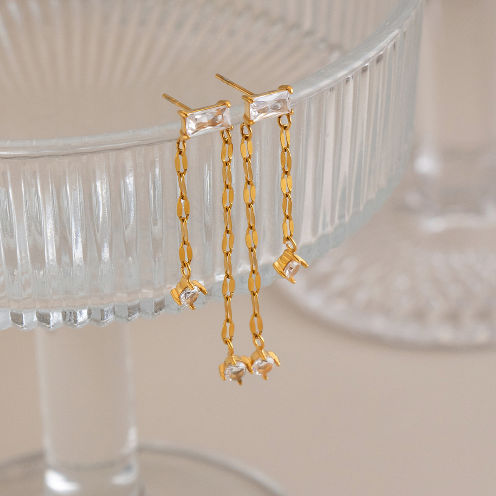Luxuriöse, Schlichte Quasten-Ohrhänger Aus Edelstahl In Goldfarbe Mit Zirkonia Für Damen Bild5