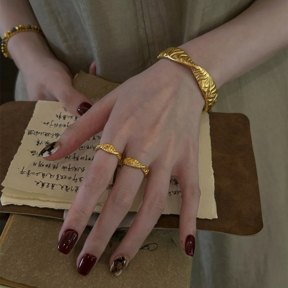 Retro-Armbänder Mit Hammermuster, Wasserdicht, Goldfarben, Aus Edelstahl Bild2