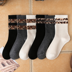 Slight Bounce Retro Stripes Leopard Print Mid-Calf Socks h5 Afbeelding4