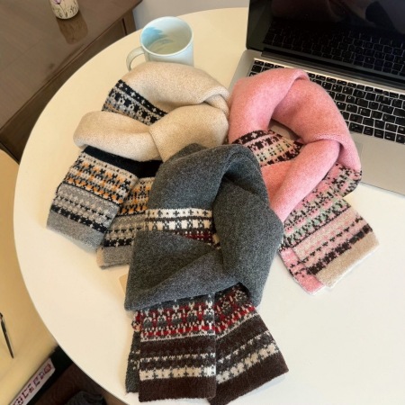 Lässige Winterschals Der Ethno-Serie Mit Blumenmuster In Verschiedenen Farben, Gewebt Aus Polyester