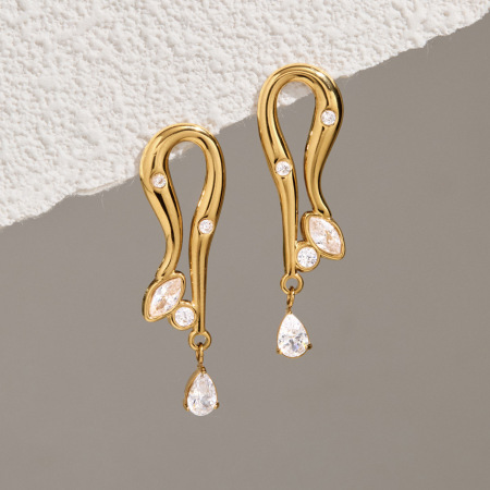 Simple Series Daily Droplet Chain Roestvrijstalen Waterdichte Goudkleurige Oorbellen Voor Dames