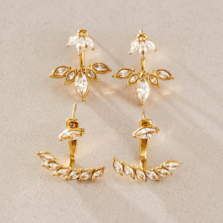 Elegante, Unregelmäßig Geformte Damen-Ohrstecker Aus Edelstahl In Goldfarbe Mit Zirkonia – Schlichte Serie. Wasserfest.