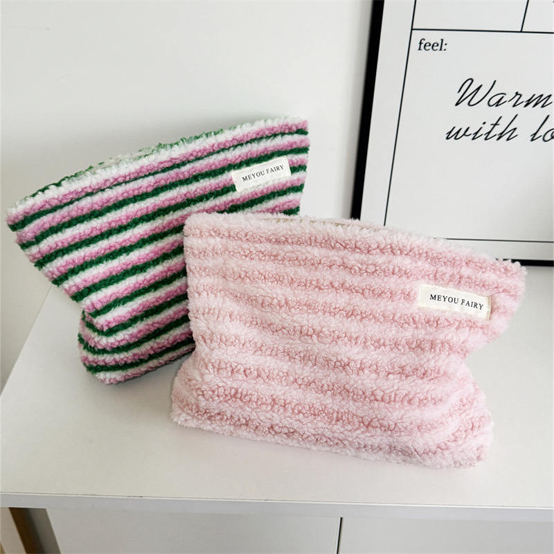 Einfache Serie, Lässige Kosmetiktaschen Aus Polyester Mit Herzstreifen In Verschiedenen Farben Bild3