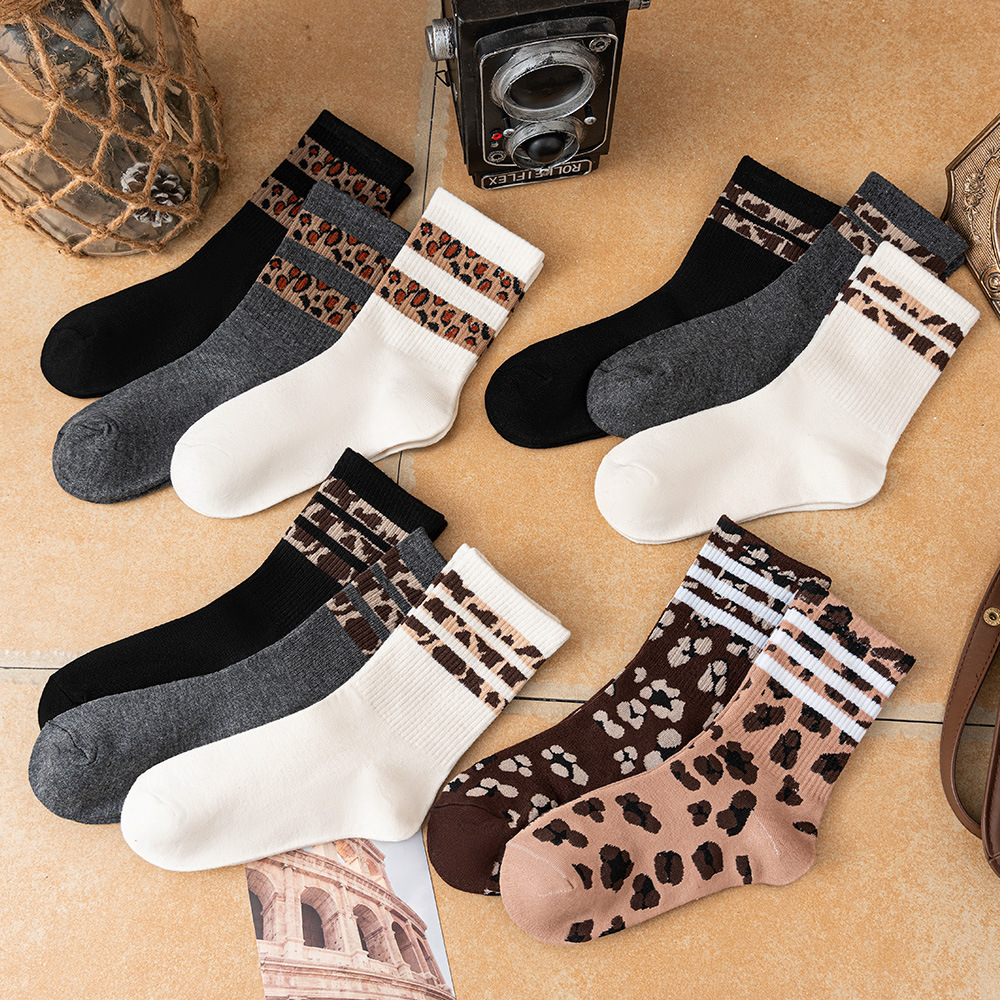 Slight Bounce Retro Stripes Leopard Print Mid-Calf Socks h5Afbeelding3