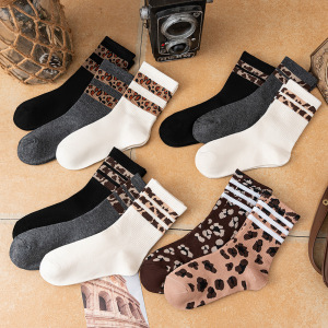 Slight Bounce Retro Stripes Leopard Print Mid-Calf Socks h5 Afbeelding3