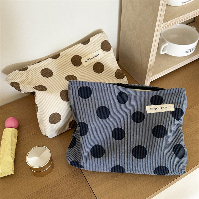Schlichte Serie, Lässige Kosmetiktaschen Aus Cord Mit Polka Dots In Verschiedenen Farben Bild4