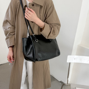 Minimalist Style Metal Hardware Solid Color Pu Women's Square Tote Bags h5 Picture3