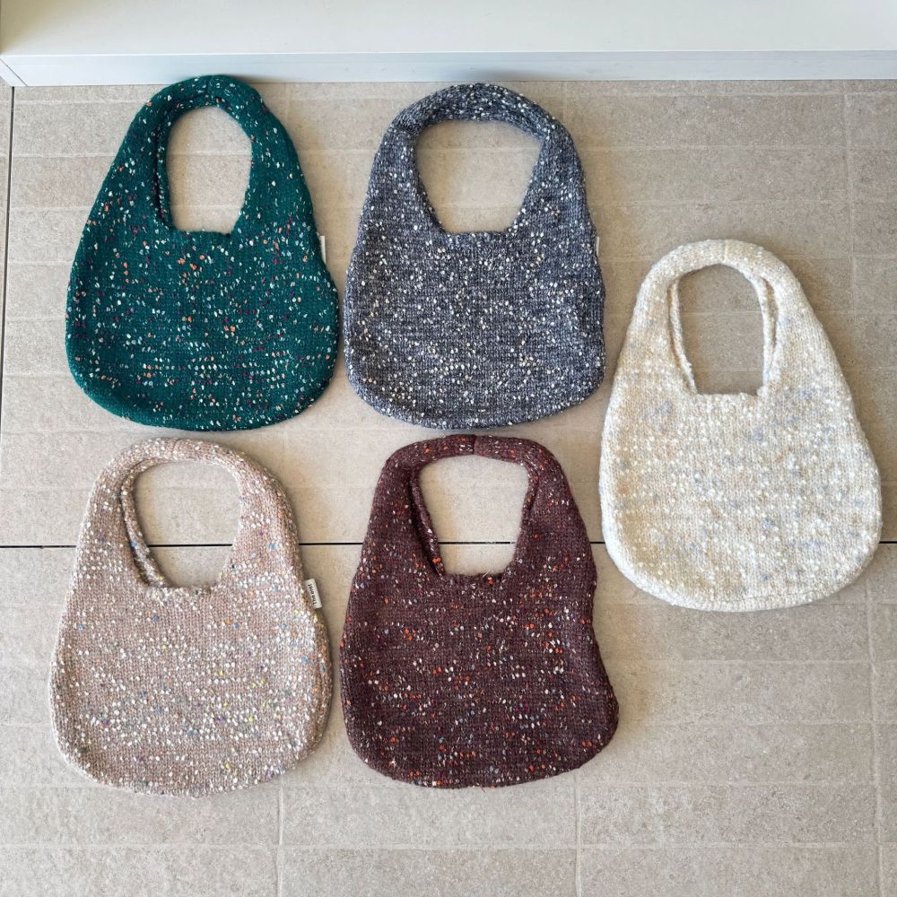 Casual Style Fluffy Woven Solid Color Woven Gradient Color Polyester Women's Round Handbags h5Picture3