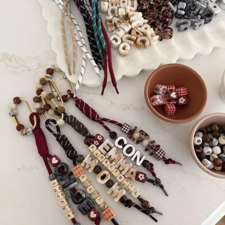 Sade Seri Günlük Harf Kalp Bükümlü Leopar Desenli Boncuklar Karışık Renk Örgülü İp Çanta Süsleri 2