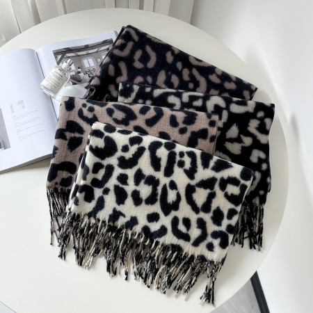 Retro Leopard Pattern Polyester Women's Winter Scarves 2