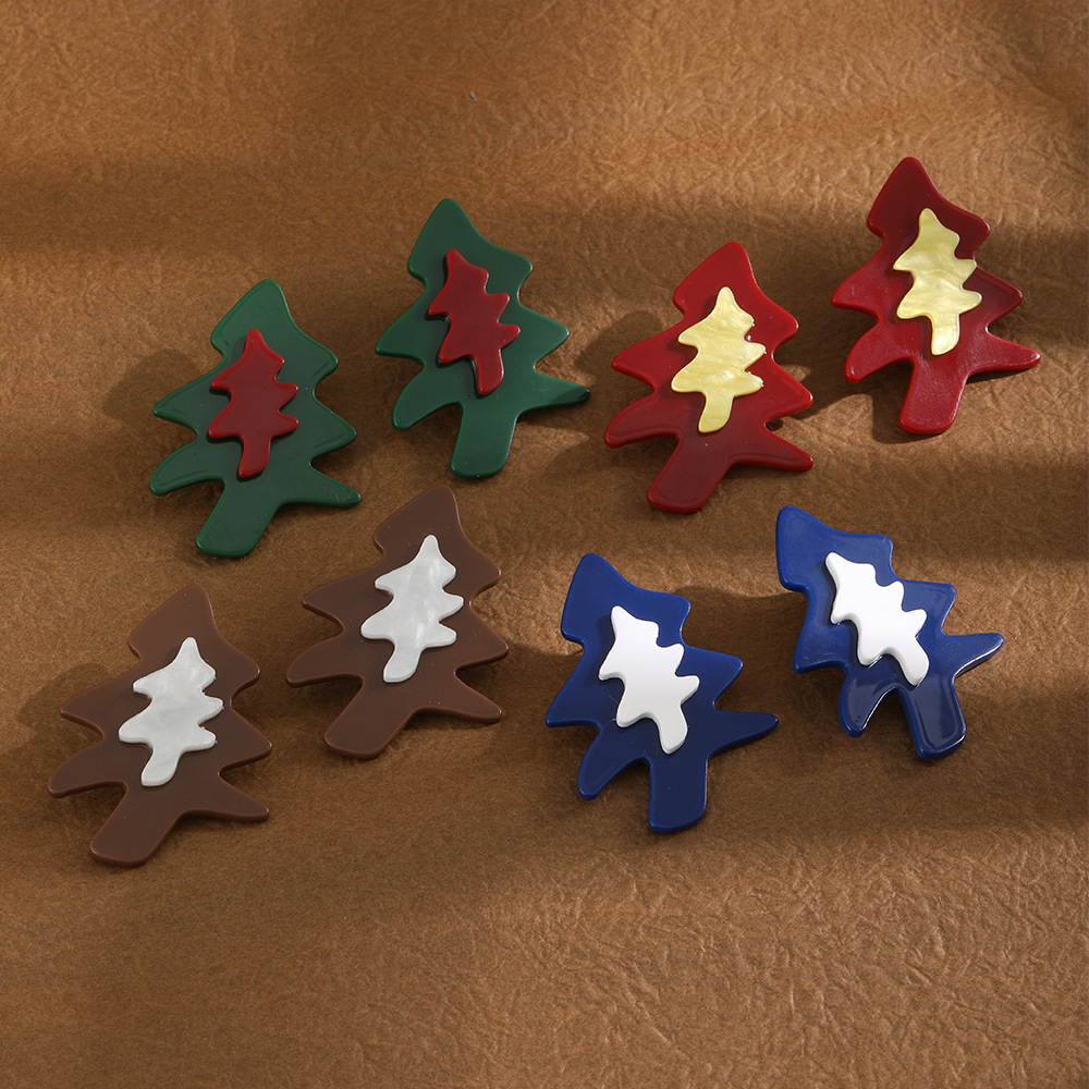 Cute Christmas Resin Women's Stud Earrings Picture2