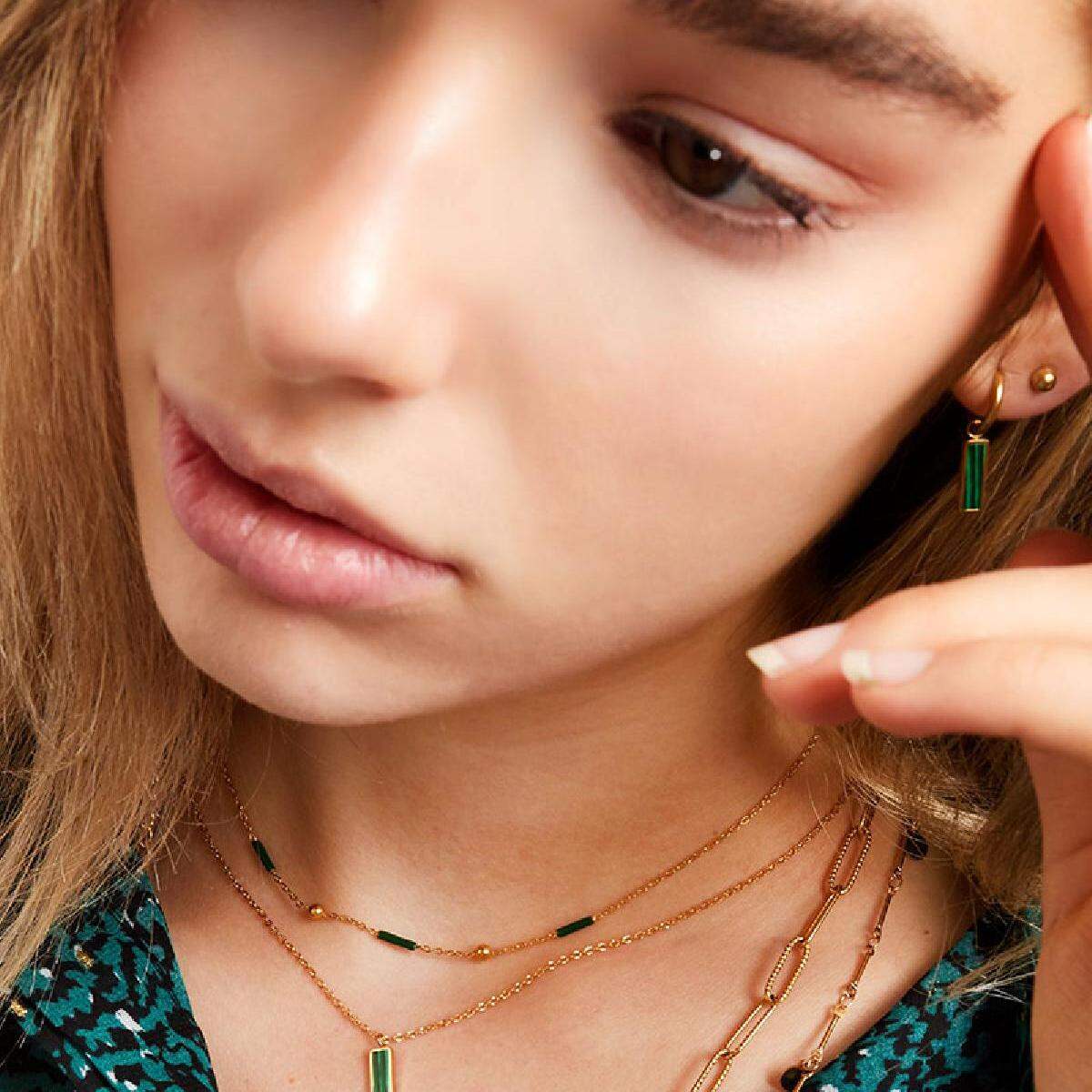Collar con dije verde h5 Imagen2
