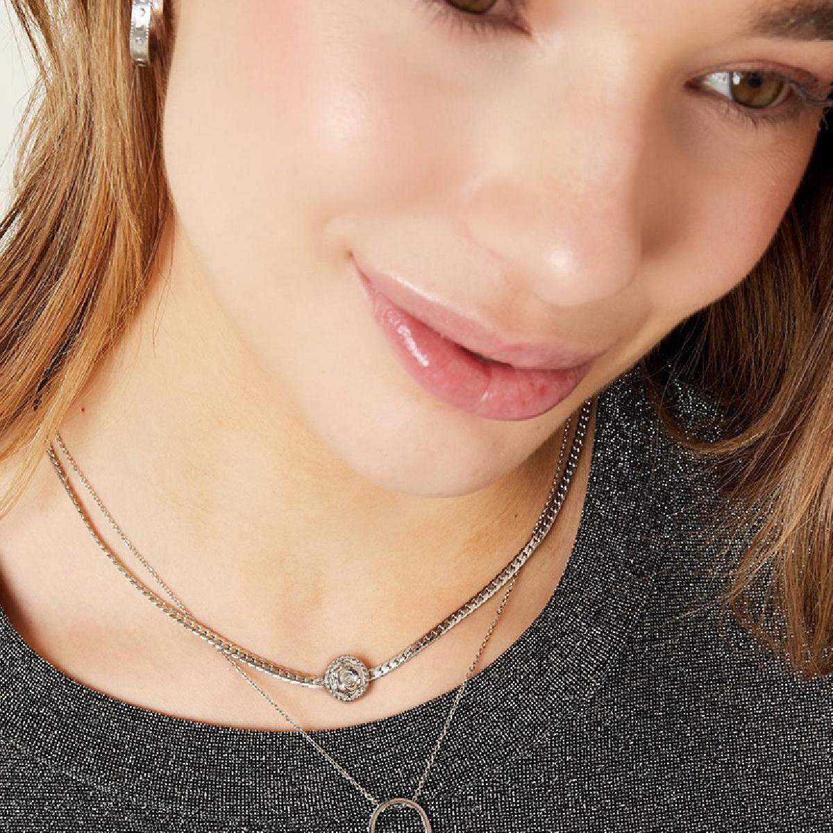 Necklace rose