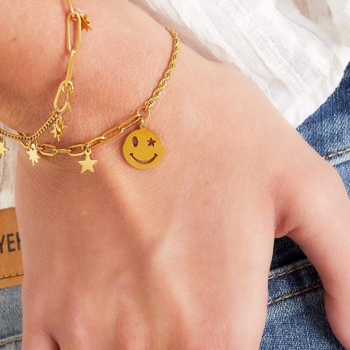 Pulsera de acero inoxidable con cara sonriente y estrella. Imagen2