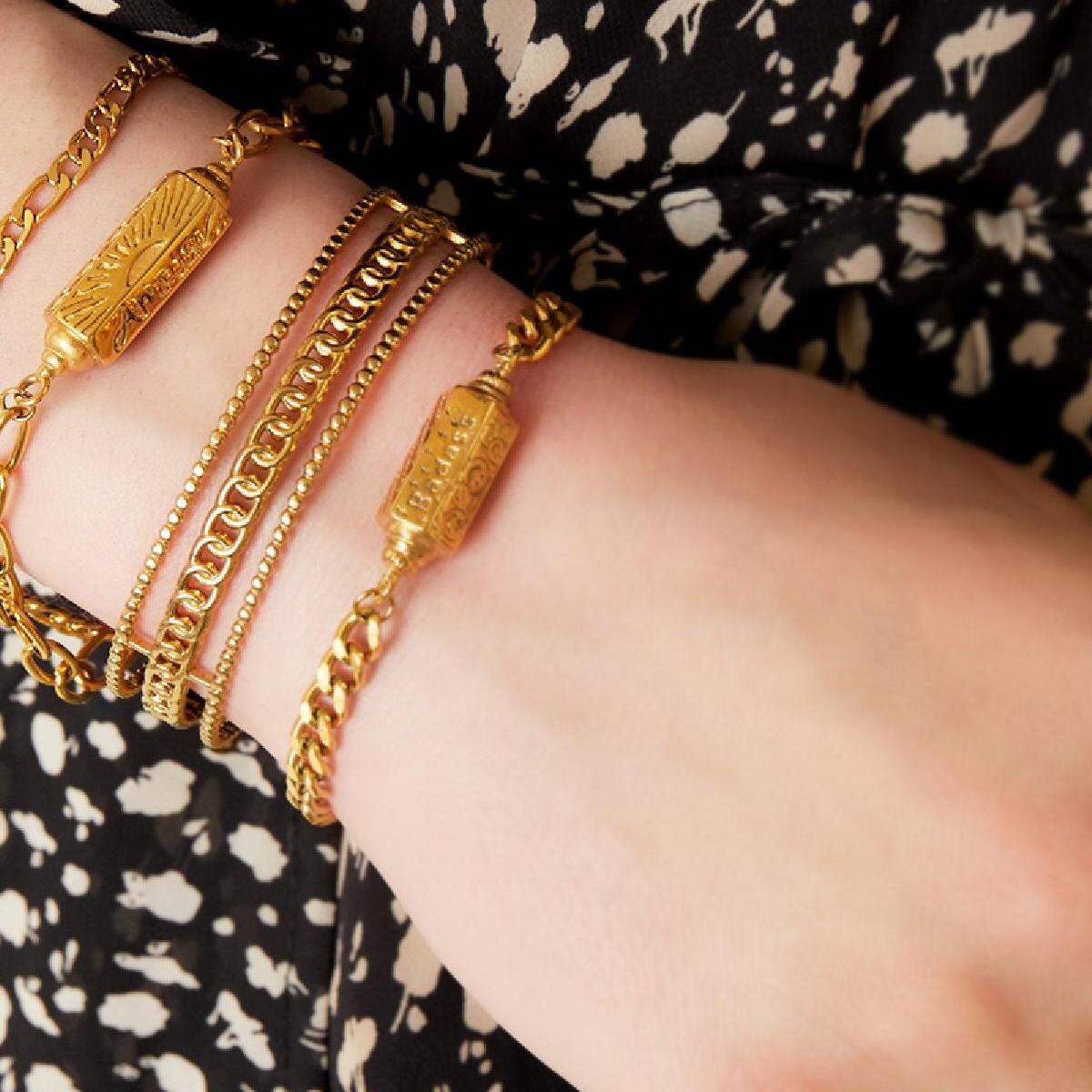 Bracciale Ciondolo Badass Oro Immagine2