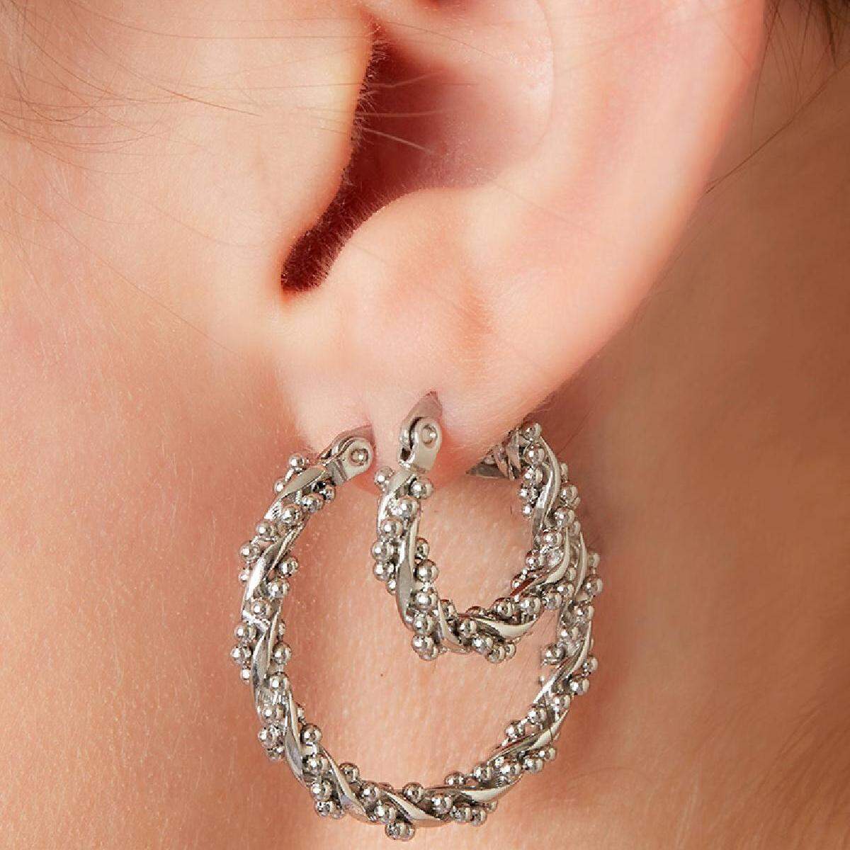 Pendientes de aro con múltiples perlas trenzadas pequeñas de plata Imagen3