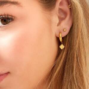 Pendientes Twister con dije de cruz h5 Imagen3