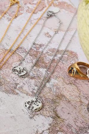 Necklace Around The Globe Plata Acero Inoxidable h5 Imagen2