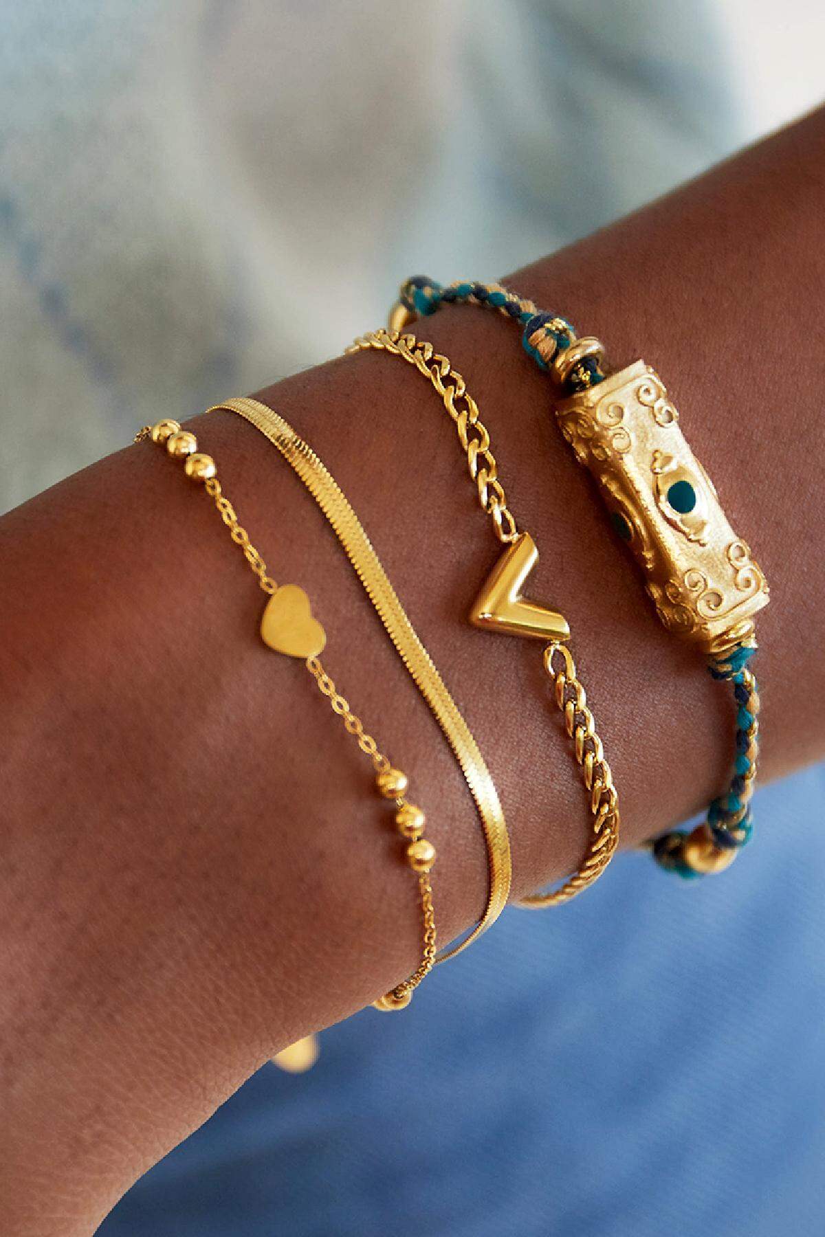 bracelet acier inoxydable lettre v couleur or Image2