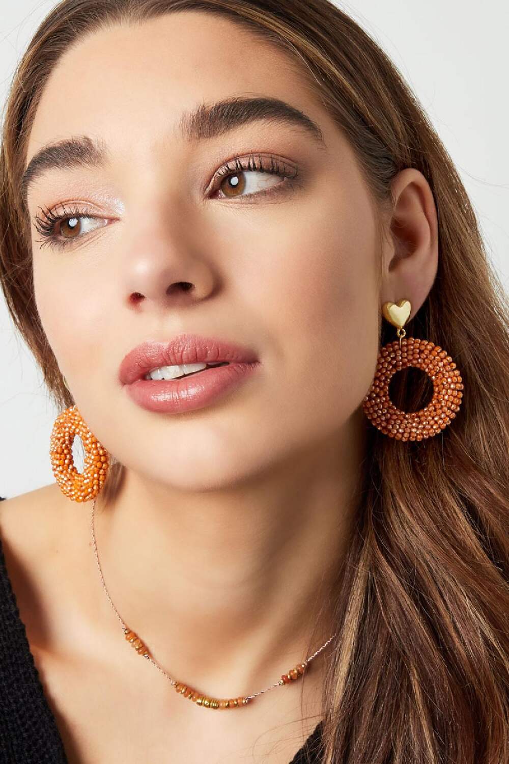 Boucles d'oreilles perles avec détail coeur Marron Alliage h5Image4