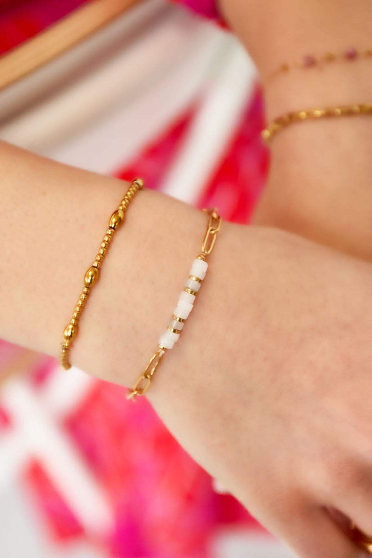 Pulsera de eslabones detalles blancos Color dorado Acero inoxidable Imagen2