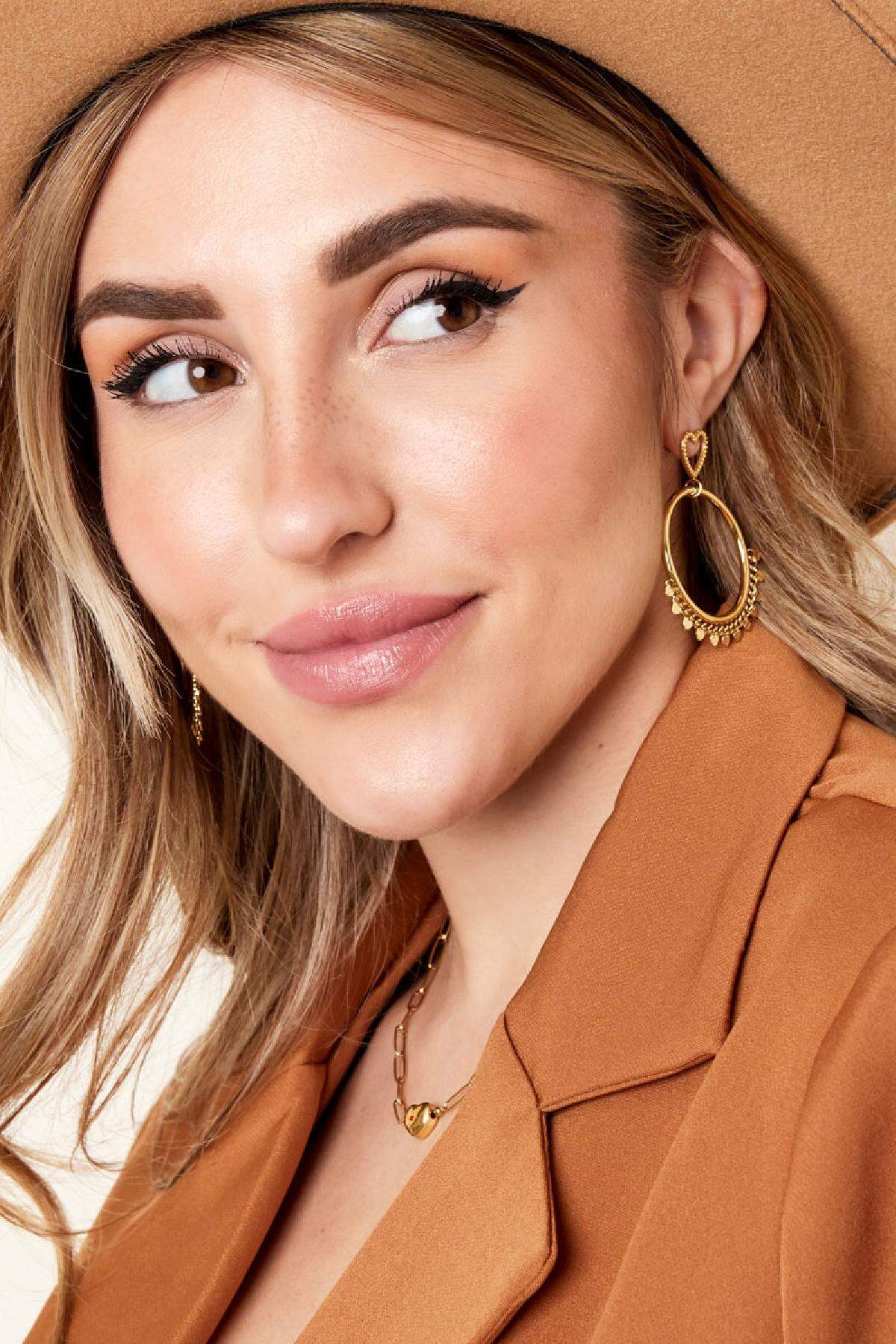 Kalp detaylı küpe Silver Color Stainless Steel Resim4