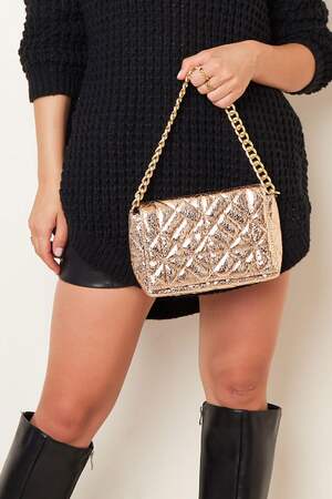 Bolso de mano metalizado con cadena dorada grande Morado Poliuretano h5 Imagen5